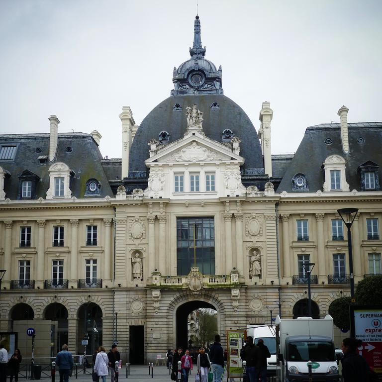 Du Passant Rennais Avec Balcon Sur Cour Apartment