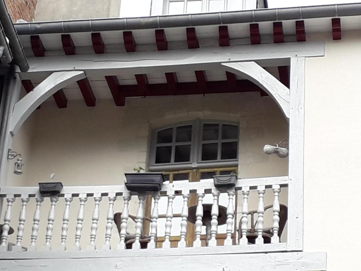 Du Passant Rennais Avec Balcon Sur Cour *