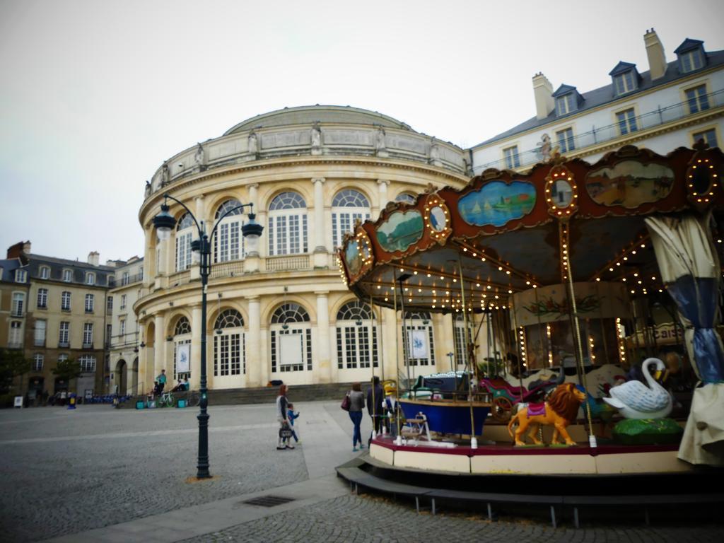 Du Passant Rennais Avec Balcon Sur Cour Apartment